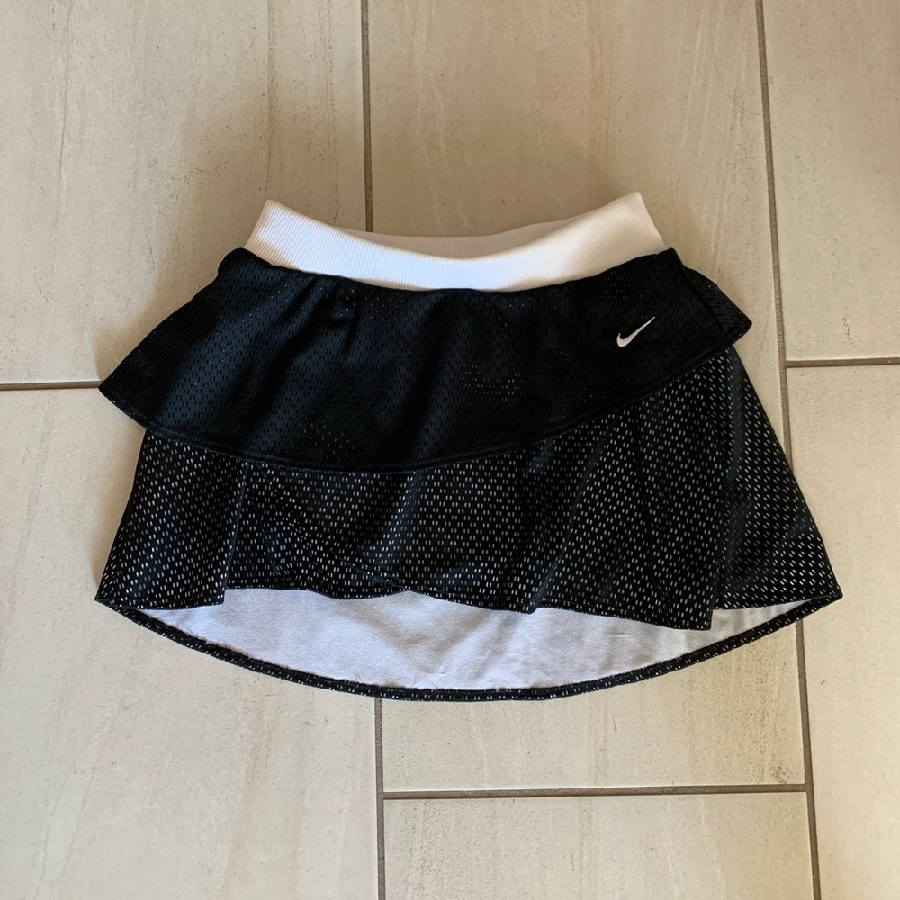 Small Nike Textured Black and White Tennis Skirt
